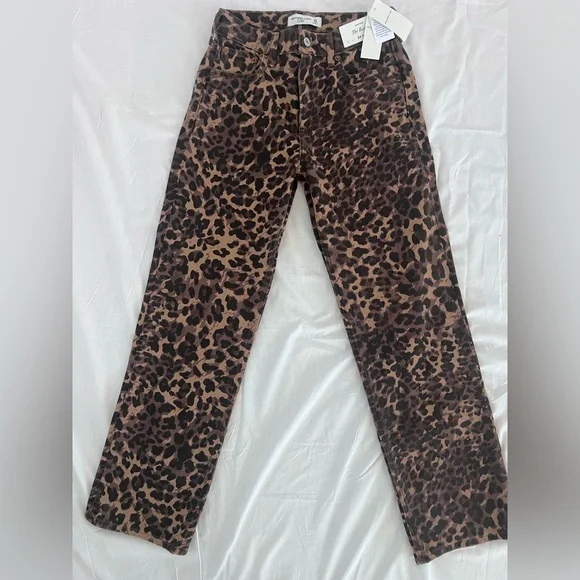 NWT Abercrombie & Fitch  low rise baggy  jeans in leopard print. - Picture 2 of 6